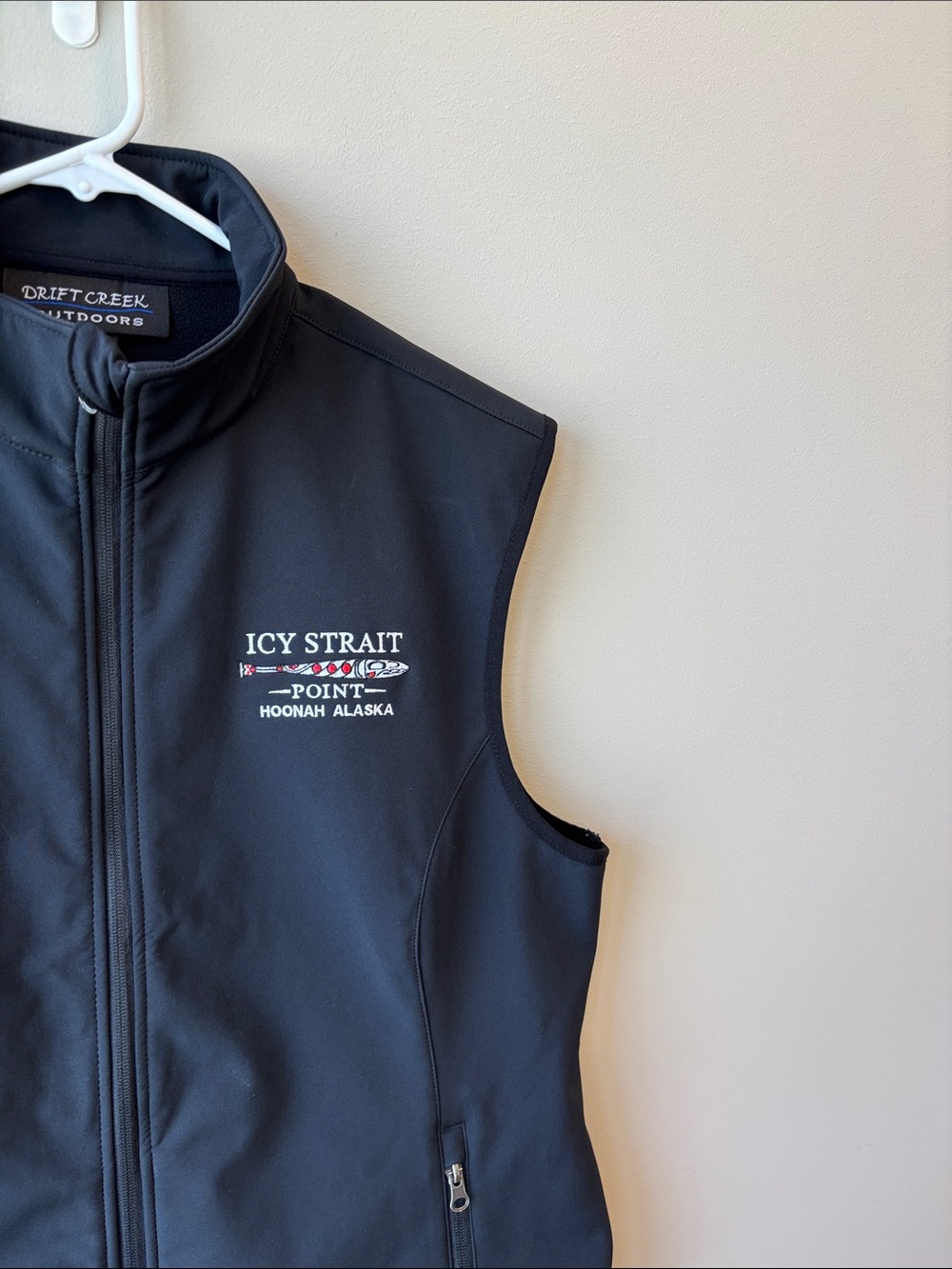 Icy Strait Point Hoonah Alaska Embroidered Softshell Vest - Dark Gray - Picture 3 of 7